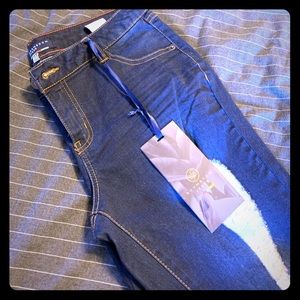 Women’s size 11 skinny stretch jeans